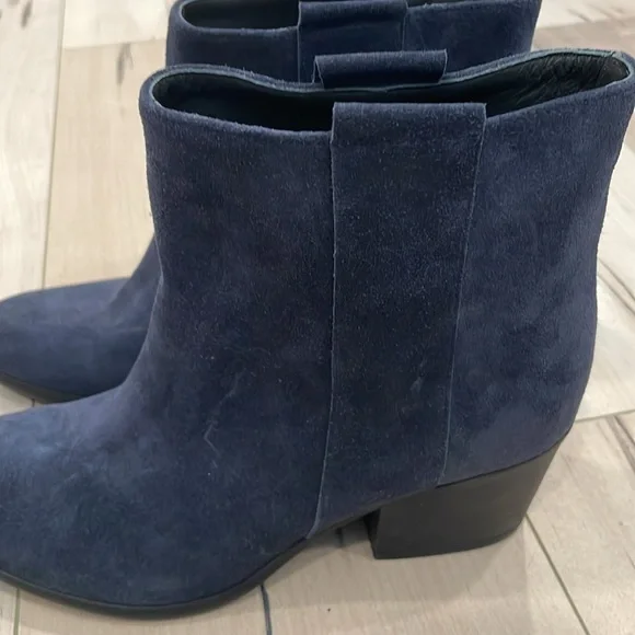 Woman’s Clizia Blue Pull-on Suede Pull-on Boots, size 38 (7.5) - Picture 5 of 7